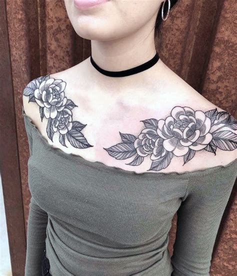 tatuaje en los pechos|95 Ideas de tatuajes para el pecho